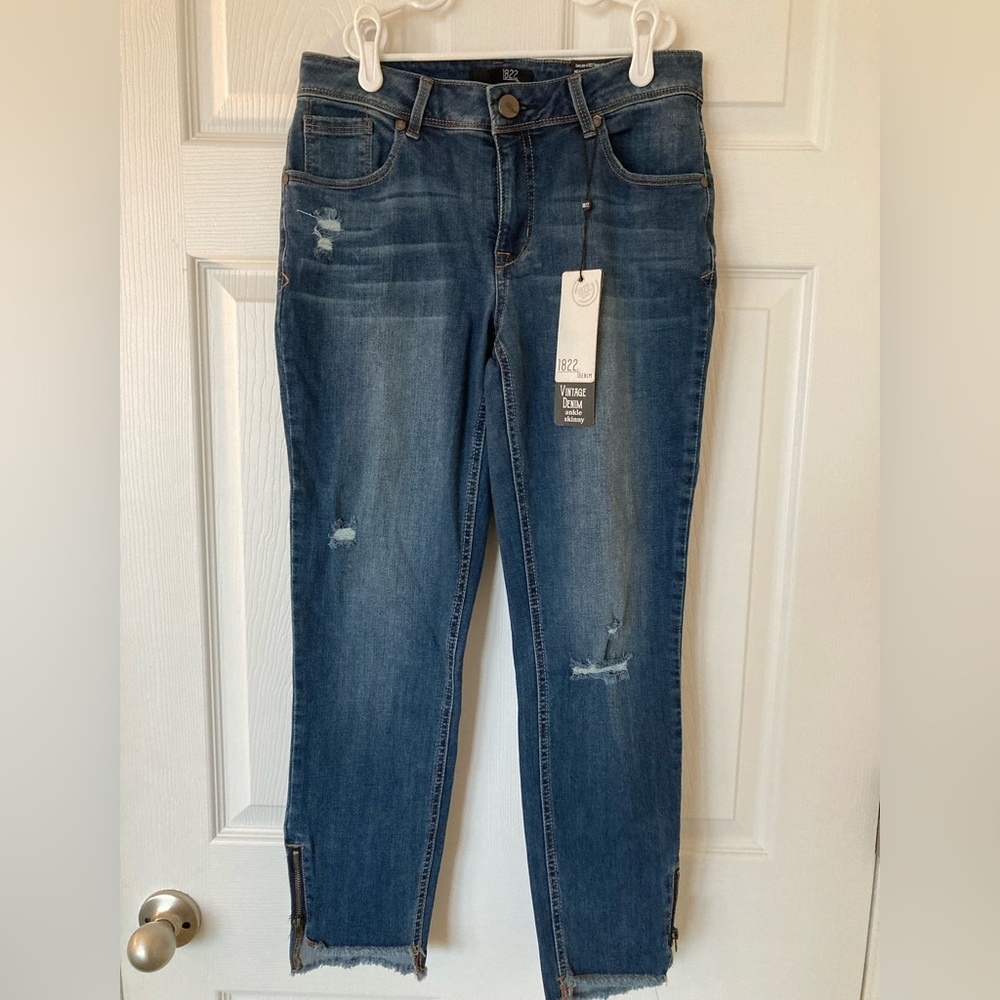 1822 denim with ankle zippers. NWT Size 8